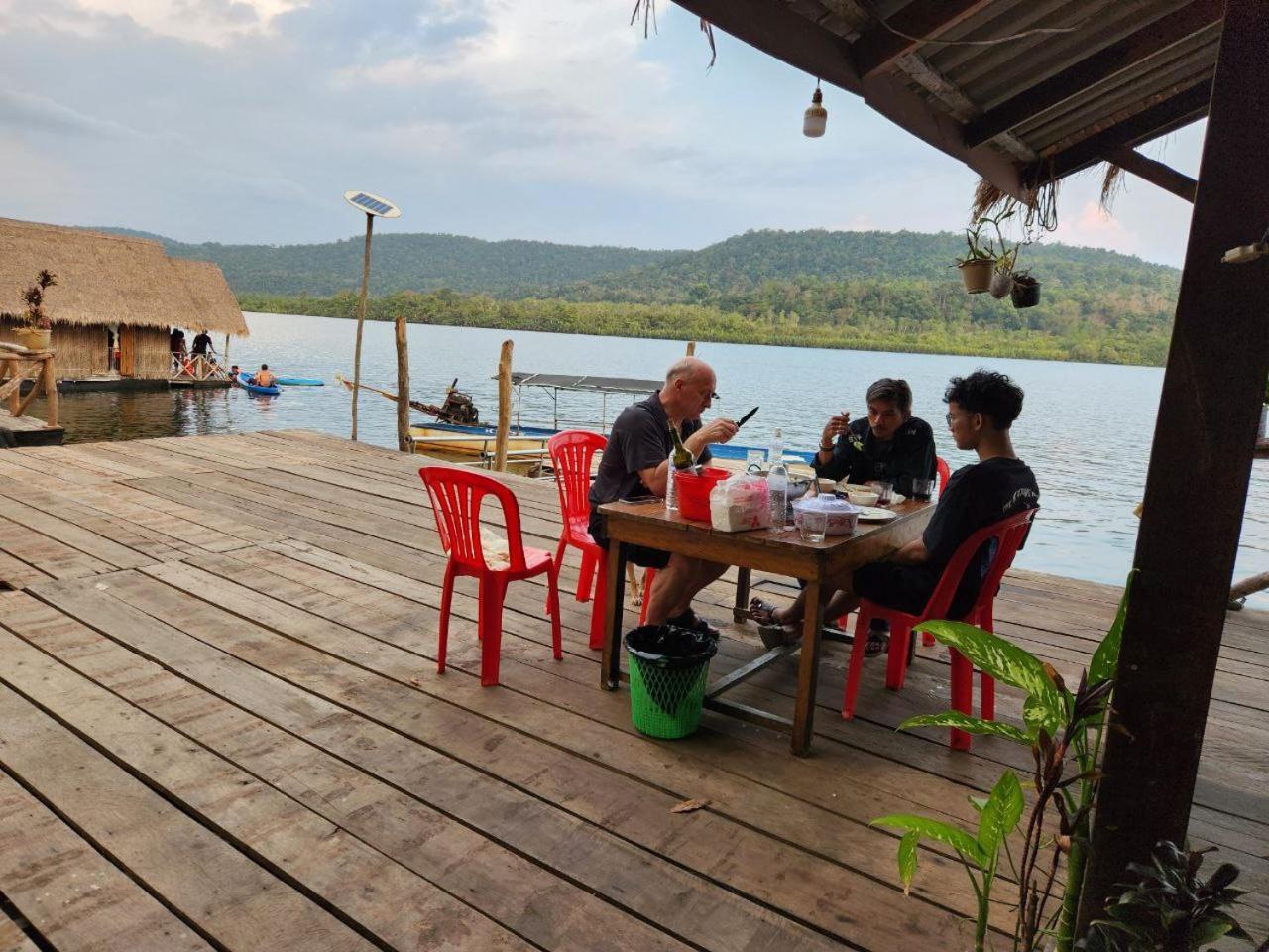 The Floating House Villa Krŏng Kaôh Kŏng Buitenkant foto